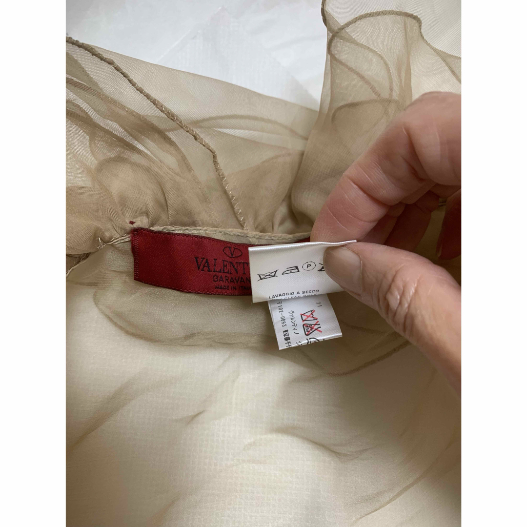valentino garavani - VALENTINO ケープ シルク ベージュ 未使用 valentino garavani - VALENTINO ケープ シルク ベージュ 未使用
