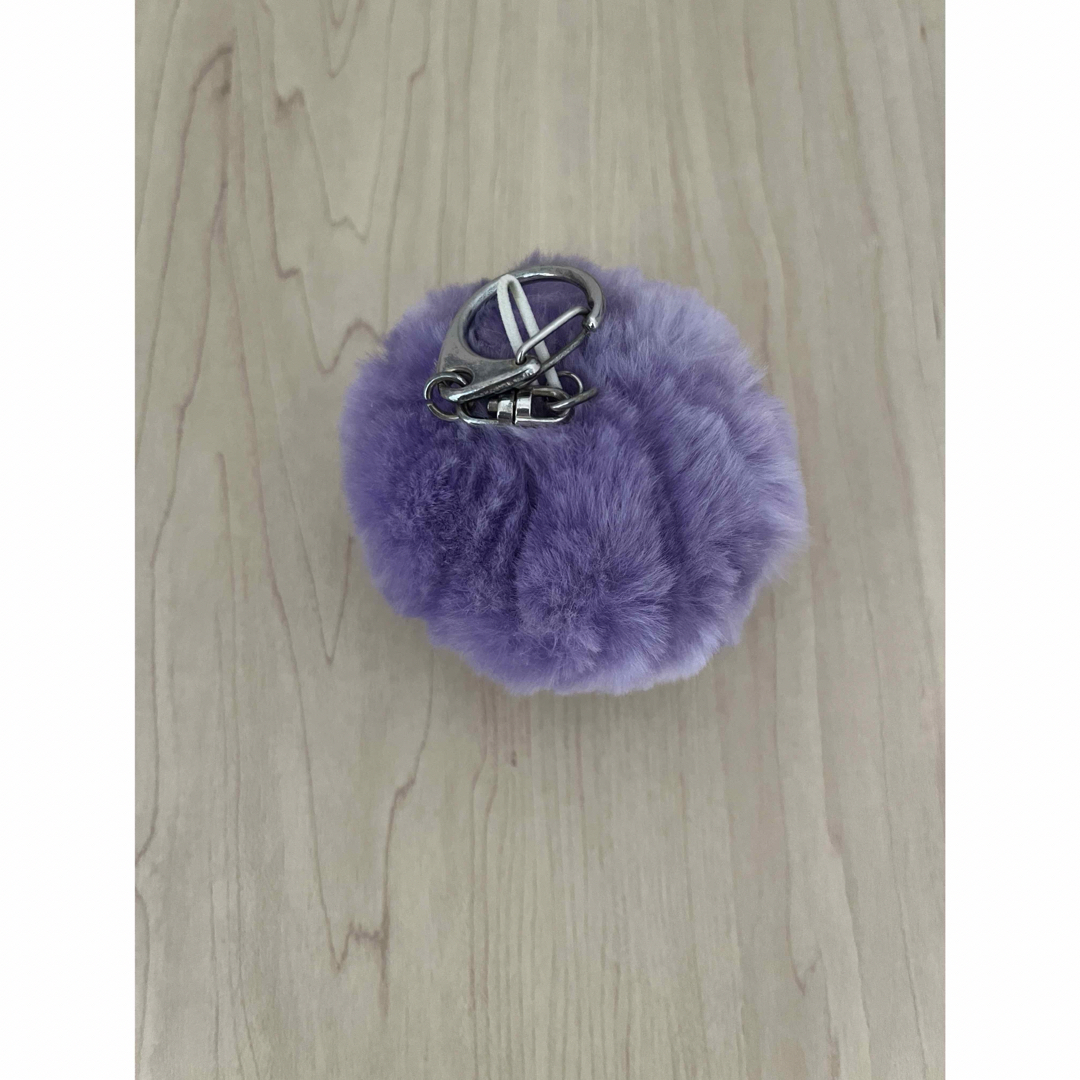 ぼんぼんキーホルダー　紫 レディースのファッション小物(キーホルダー)の商品写真