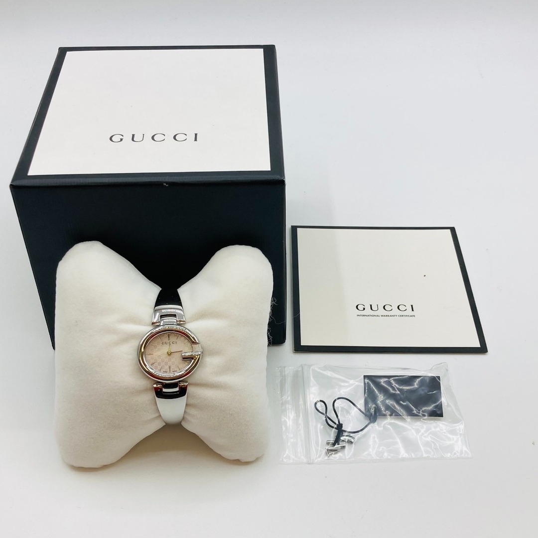 Gucci(グッチ)の◎◎GUCCI グッチ バングルウォッチ GGロゴ 134.5 クォーツ ピンクシェル文字盤 レディース 腕時計 箱付 レディースのファッション小物(腕時計)の商品写真