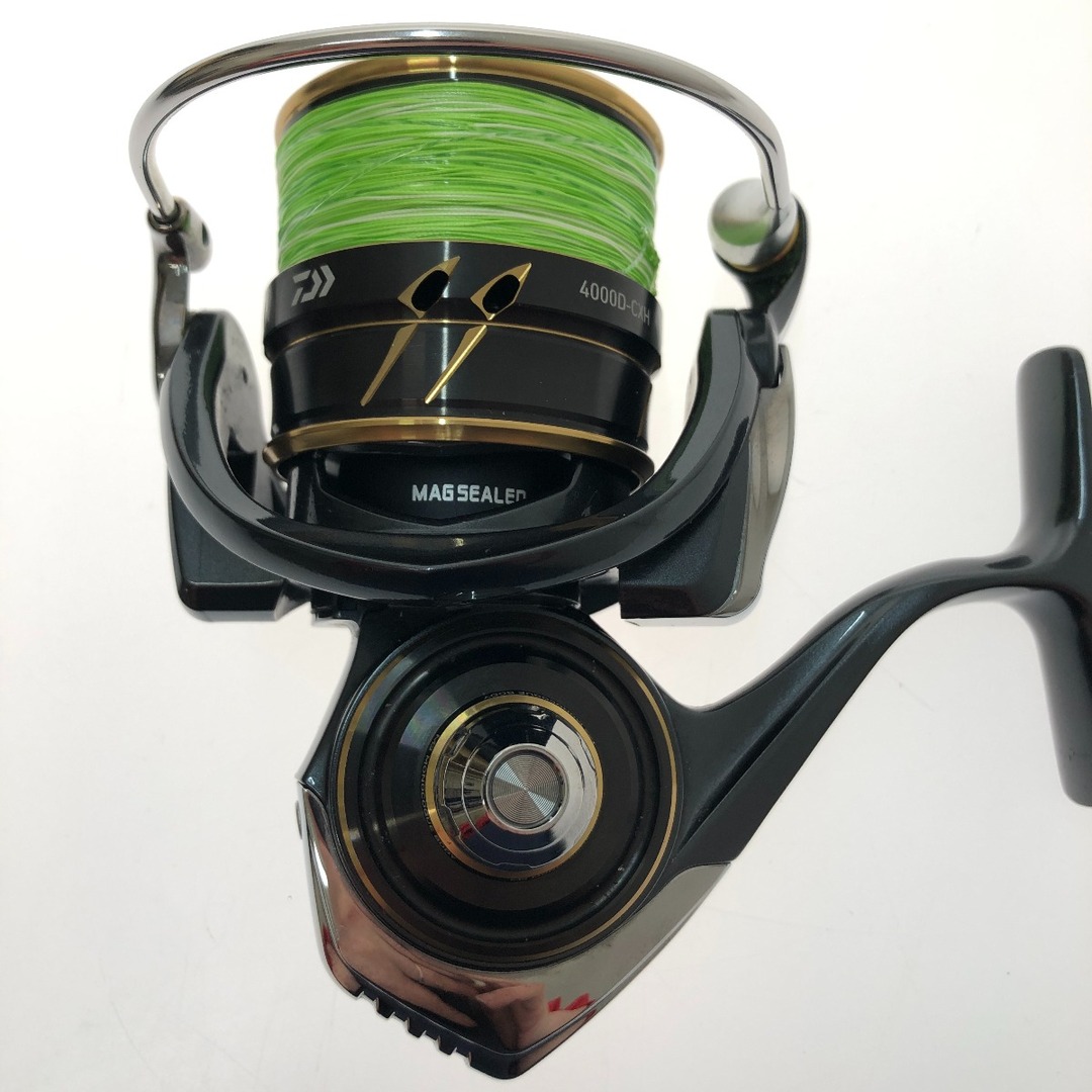 DAIWA(ダイワ)の□□DAIWA ダイワ 22 カルディアSW 4000D-CXH スピニングリール 220661 スポーツ/アウトドアのフィッシング(リール)の商品写真