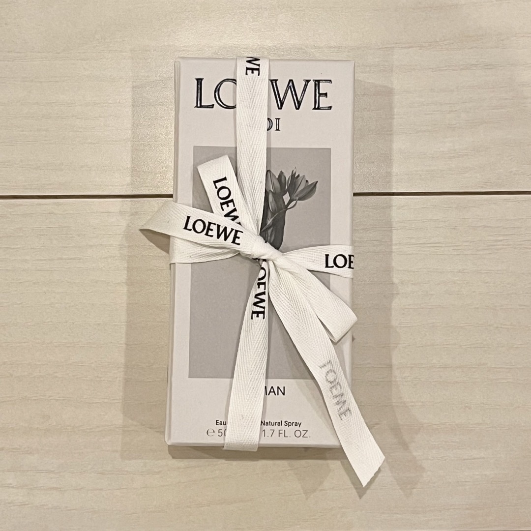 LOEWE(ロエベ)の『新品』 ロエベ 香水 ウーマン 001 50ml コスメ/美容の香水(ユニセックス)の商品写真