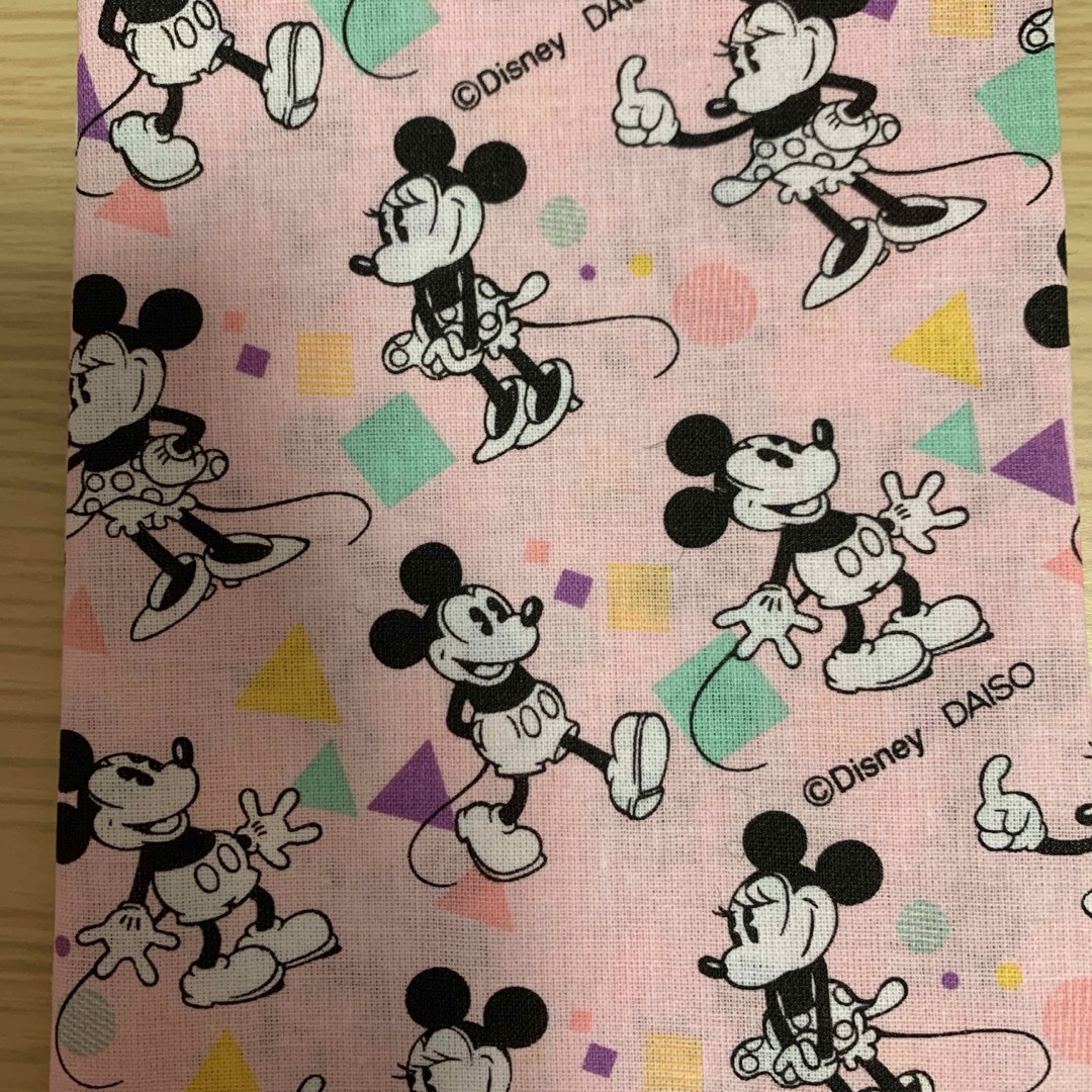 Disney(ディズニー)のダイソー　ディズニー柄　ハギレ ハンドメイドの素材/材料(生地/糸)の商品写真