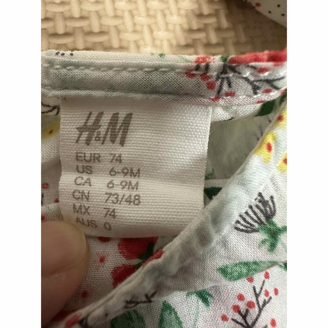 H&M(エイチアンドエム)の【H&M エイチアンドエム】女の子 花柄 ノースリーブワンピース 70cm キッズ/ベビー/マタニティのベビー服(~85cm)(ワンピース)の商品写真