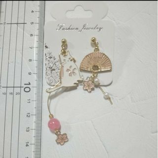 2537 猫 桜 ピアス ゴールド 扇 ピンク キャット 花 和風 パール(ピアス)