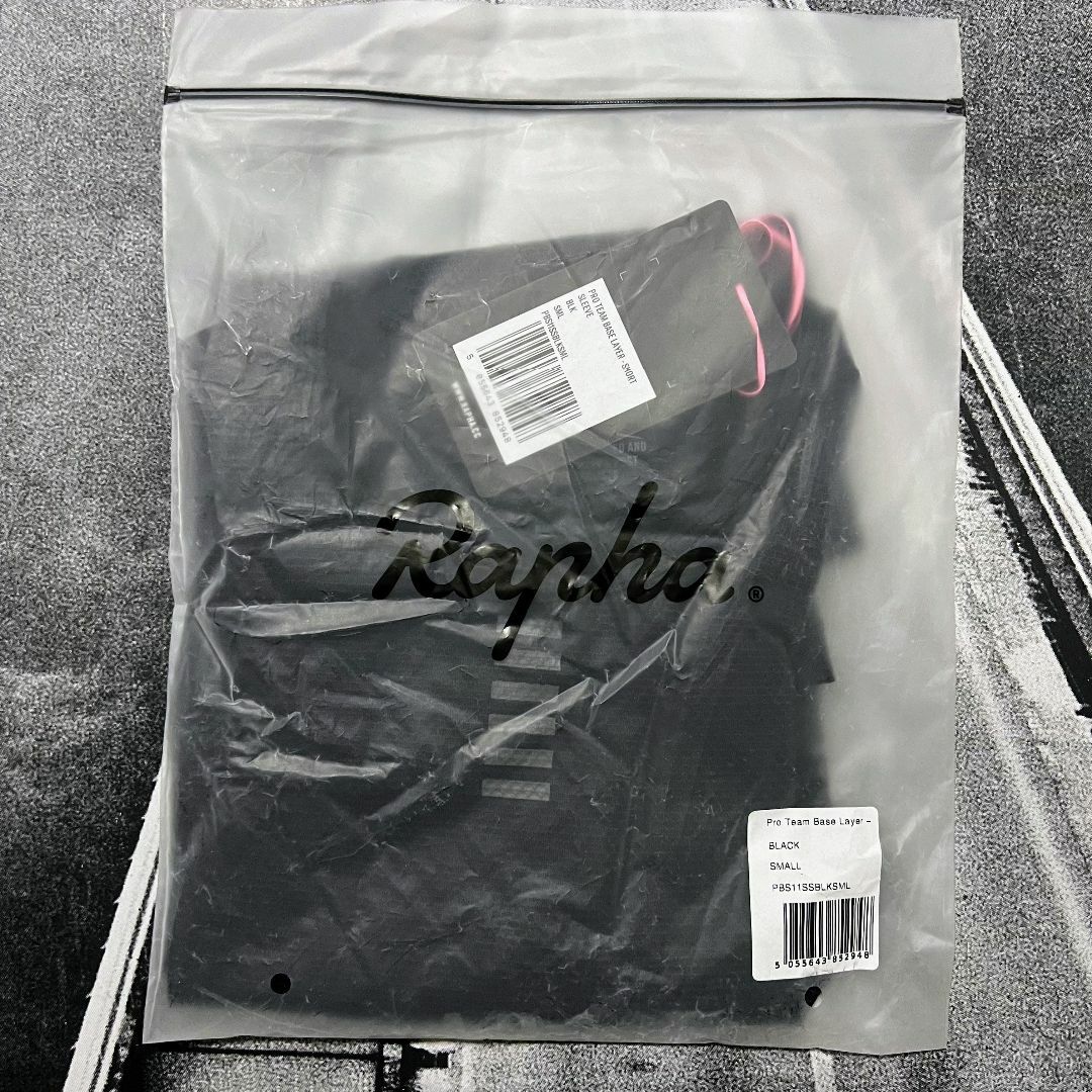 新品 Rapha メンズ プロチーム ベースレイヤー ショートスリーブ Sサイズ スポーツ/アウトドアの自転車(ウエア)の商品写真