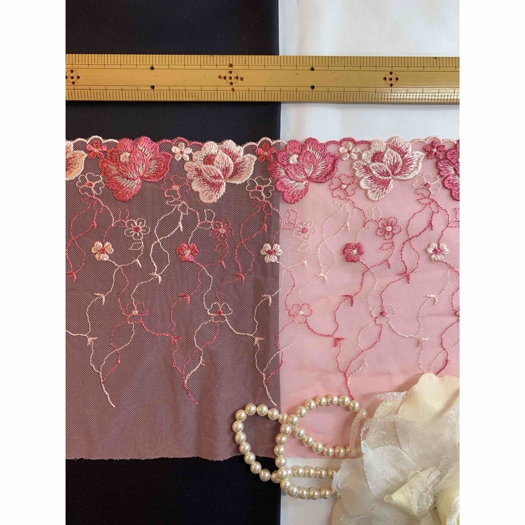 No.969幅広チュールレース　ピンク×ピンクライトピンクフラワー　刺繍 ハンドメイドの素材/材料(生地/糸)の商品写真