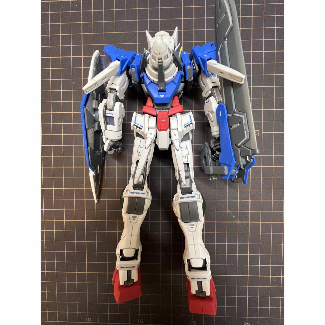 BANDAI(バンダイ)のMG ガンダムエクシア　ガンプラ完成品 エンタメ/ホビーのおもちゃ/ぬいぐるみ(模型/プラモデル)の商品写真