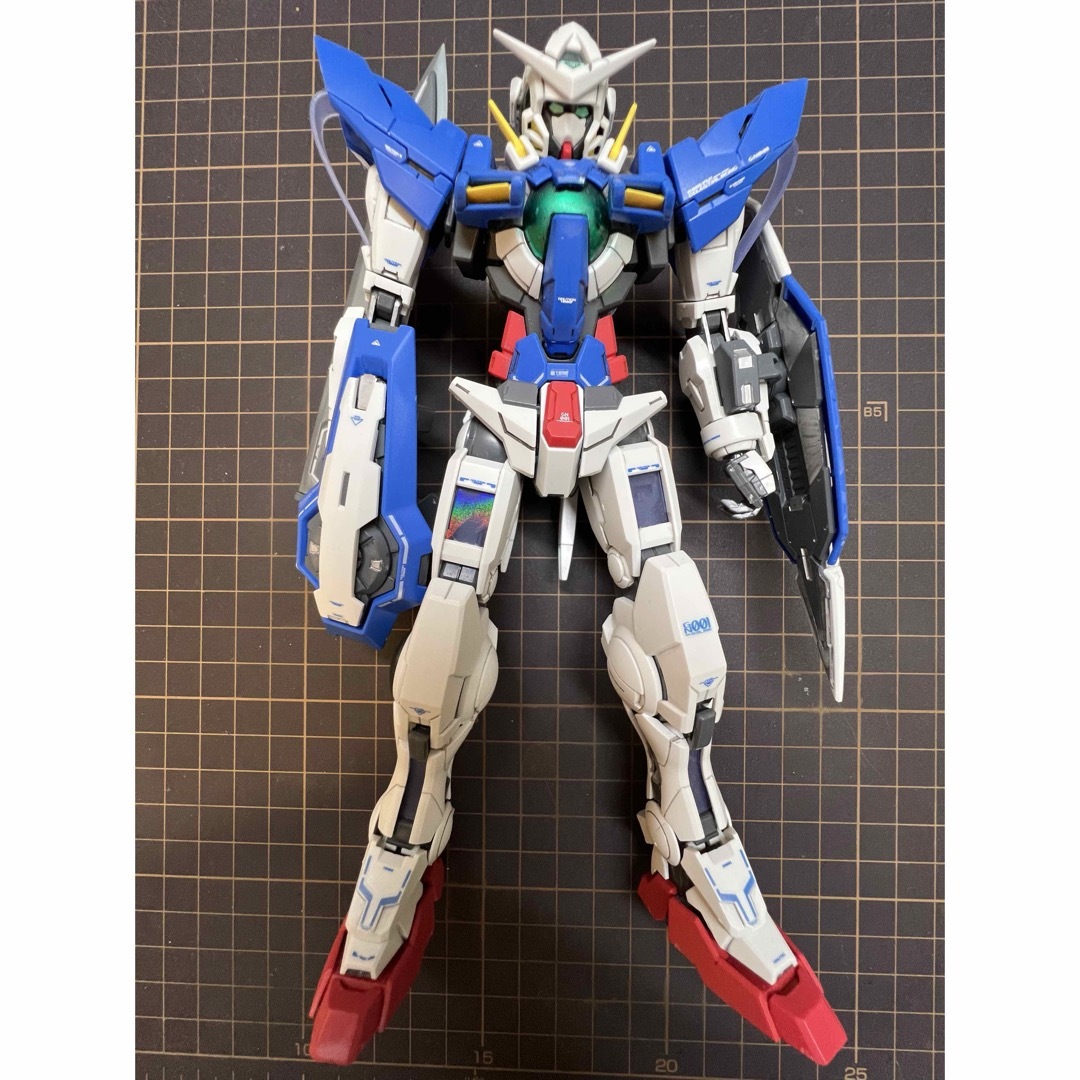 BANDAI(バンダイ)のMG ガンダムエクシア　ガンプラ完成品 エンタメ/ホビーのおもちゃ/ぬいぐるみ(模型/プラモデル)の商品写真