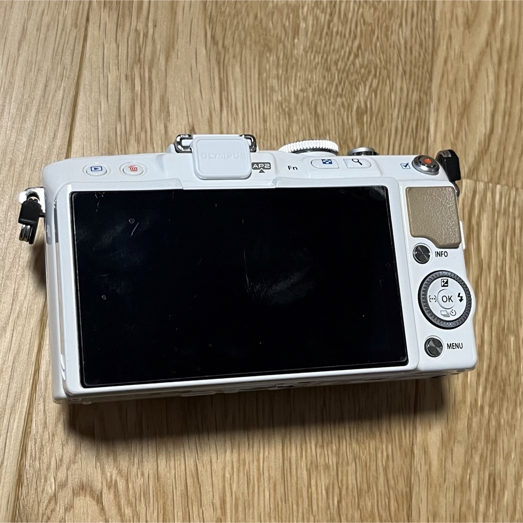 OLYMPUS(オリンパス)のジャンク品！オリンパスペンライト　E-PL5  スマホ/家電/カメラのカメラ(ミラーレス一眼)の商品写真