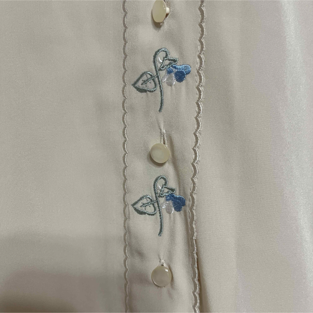 刺繍付きブラウス　M レディースのトップス(シャツ/ブラウス(長袖/七分))の商品写真