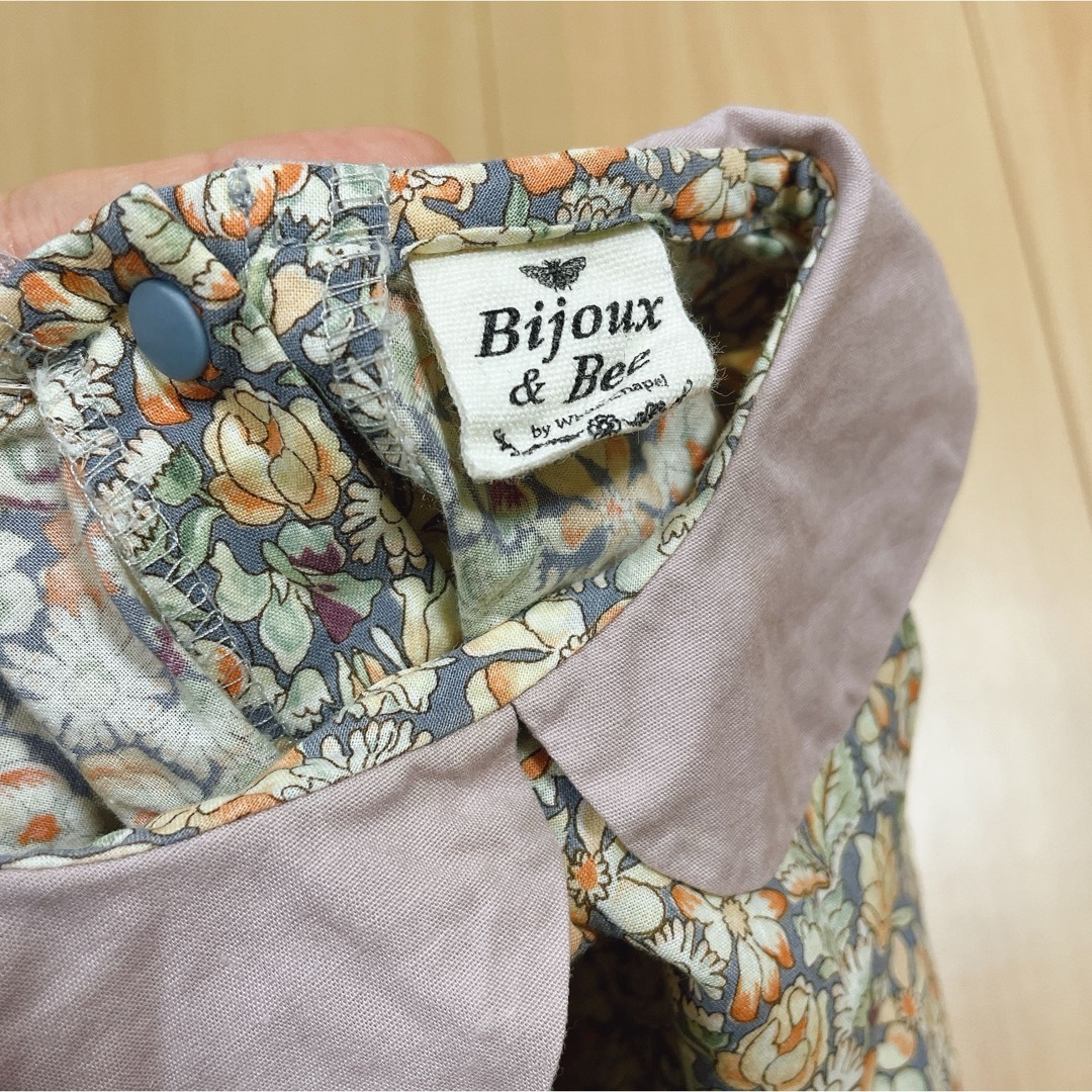 BIJOUX&BEE(ビジューアンドビー)の【bijoux&Bee】丸襟花柄ワンピース 80 90 リバティ 総柄 夏服 キッズ/ベビー/マタニティのベビー服(~85cm)(ワンピース)の商品写真