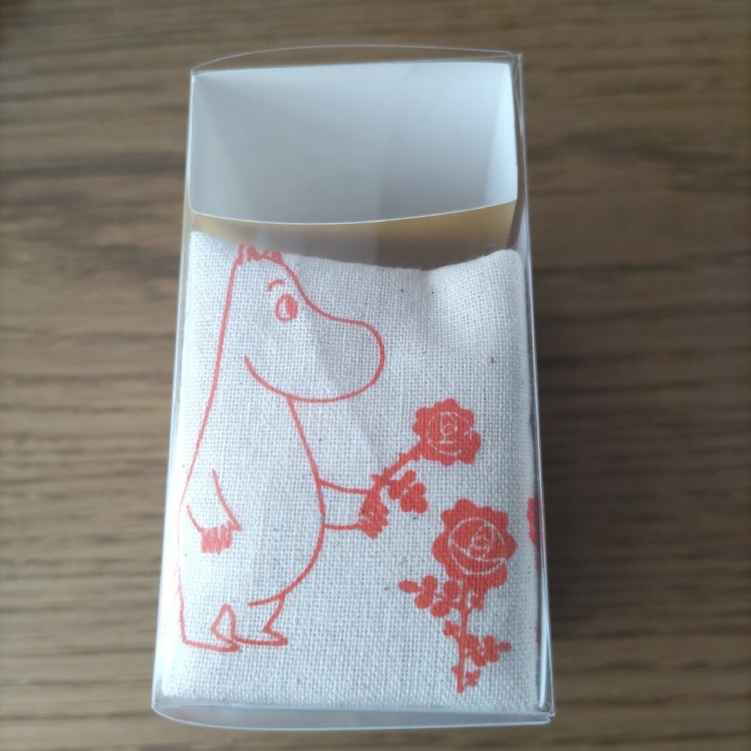 MOOMIN(ムーミン)のMOOMIN　缶付き巾着　小物入れ エンタメ/ホビーのおもちゃ/ぬいぐるみ(キャラクターグッズ)の商品写真