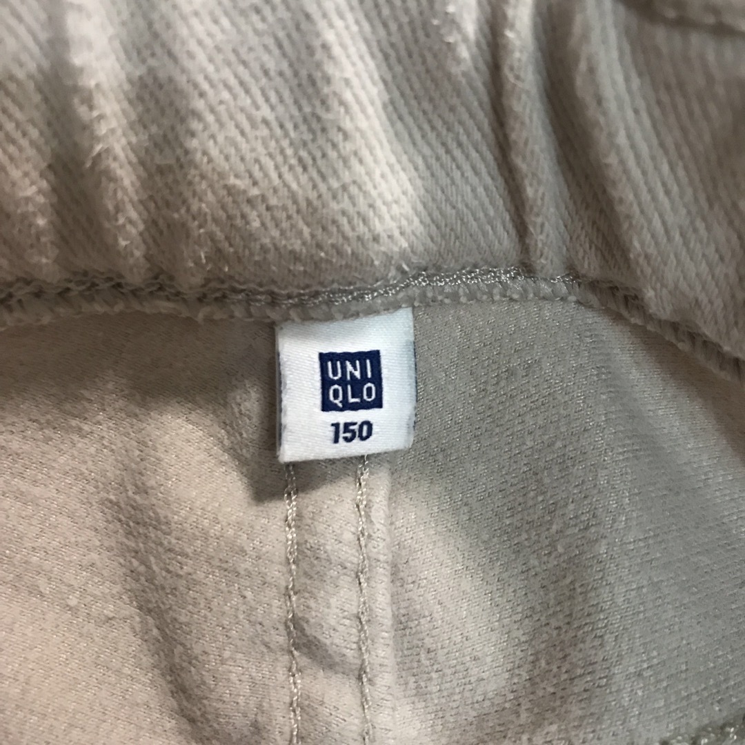 UNIQLO(ユニクロ)のUNIQLO150キッズベージュパンツ キッズ/ベビー/マタニティのキッズ服女の子用(90cm~)(パンツ/スパッツ)の商品写真