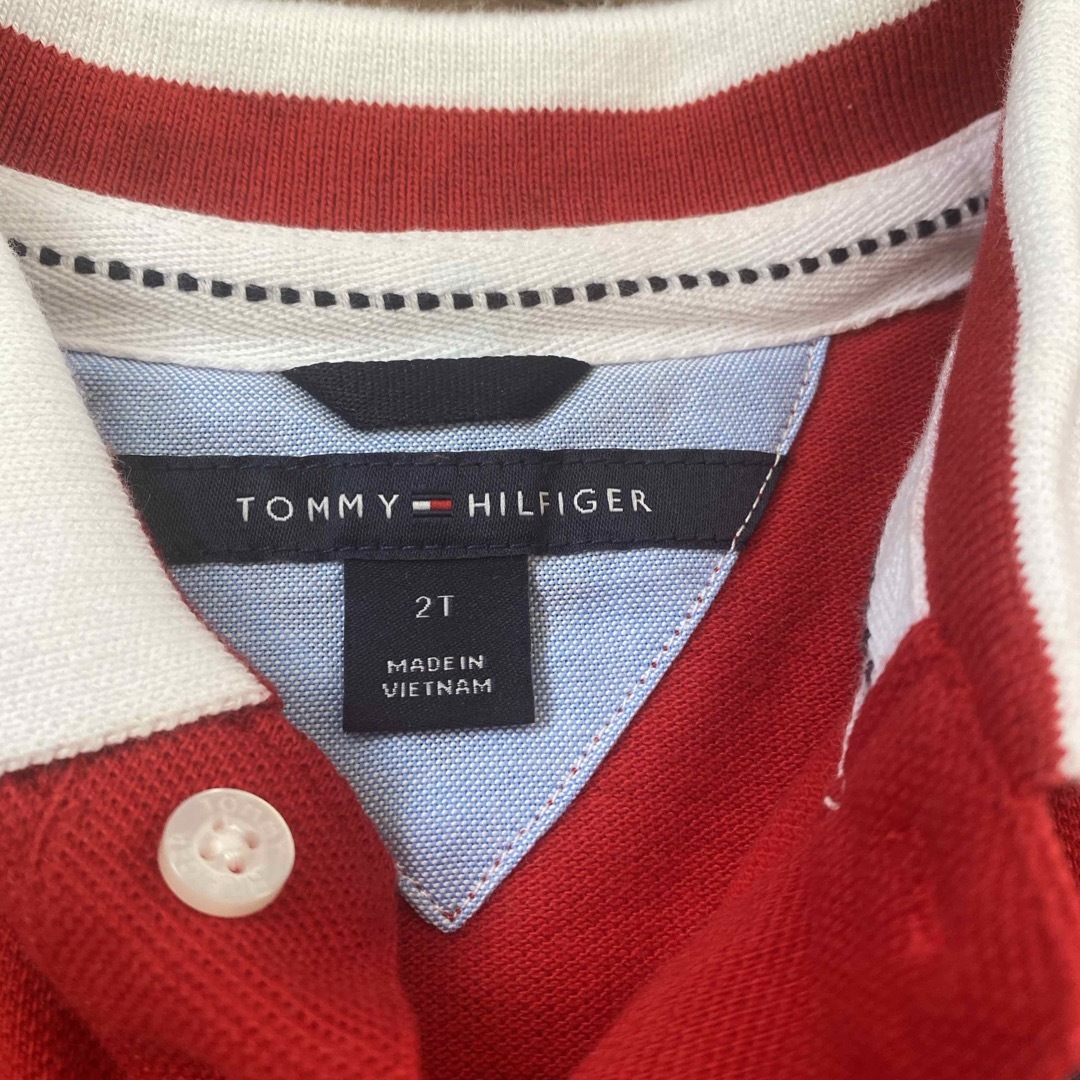 TOMMY HILFIGER(トミーヒルフィガー)のトミーヒルフィガー　ポロシャツハーフパンツセット　キッズ85〜90cmサイズ キッズ/ベビー/マタニティのキッズ服男の子用(90cm~)(Tシャツ/カットソー)の商品写真