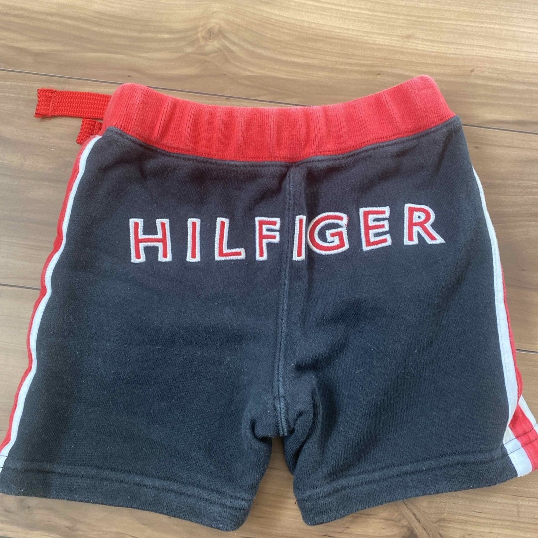 TOMMY HILFIGER(トミーヒルフィガー)のトミーヒルフィガー　ポロシャツハーフパンツセット　キッズ85〜90cmサイズ キッズ/ベビー/マタニティのキッズ服男の子用(90cm~)(Tシャツ/カットソー)の商品写真