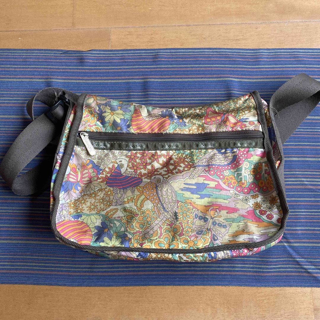 LeSportsac(レスポートサック)の◎訳あり格安◎ レスポートサック ショルダーバッグ 鳥柄 レディースのバッグ(ショルダーバッグ)の商品写真