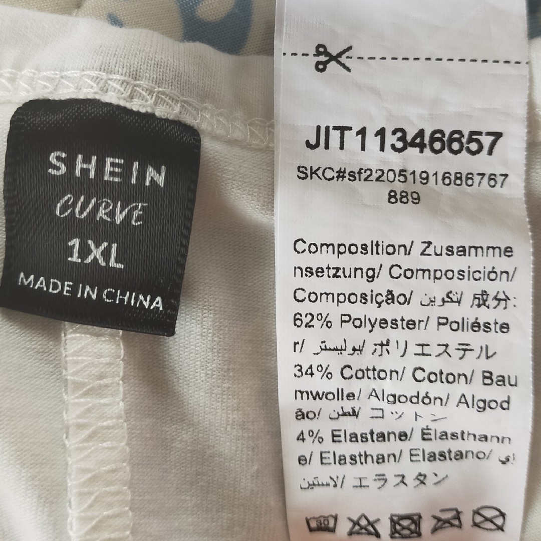 SHEIN(シーイン)のSHEIN　ノースリーブTシャツ　バットウイングスリーブ　キリン レディースのトップス(カットソー(半袖/袖なし))の商品写真