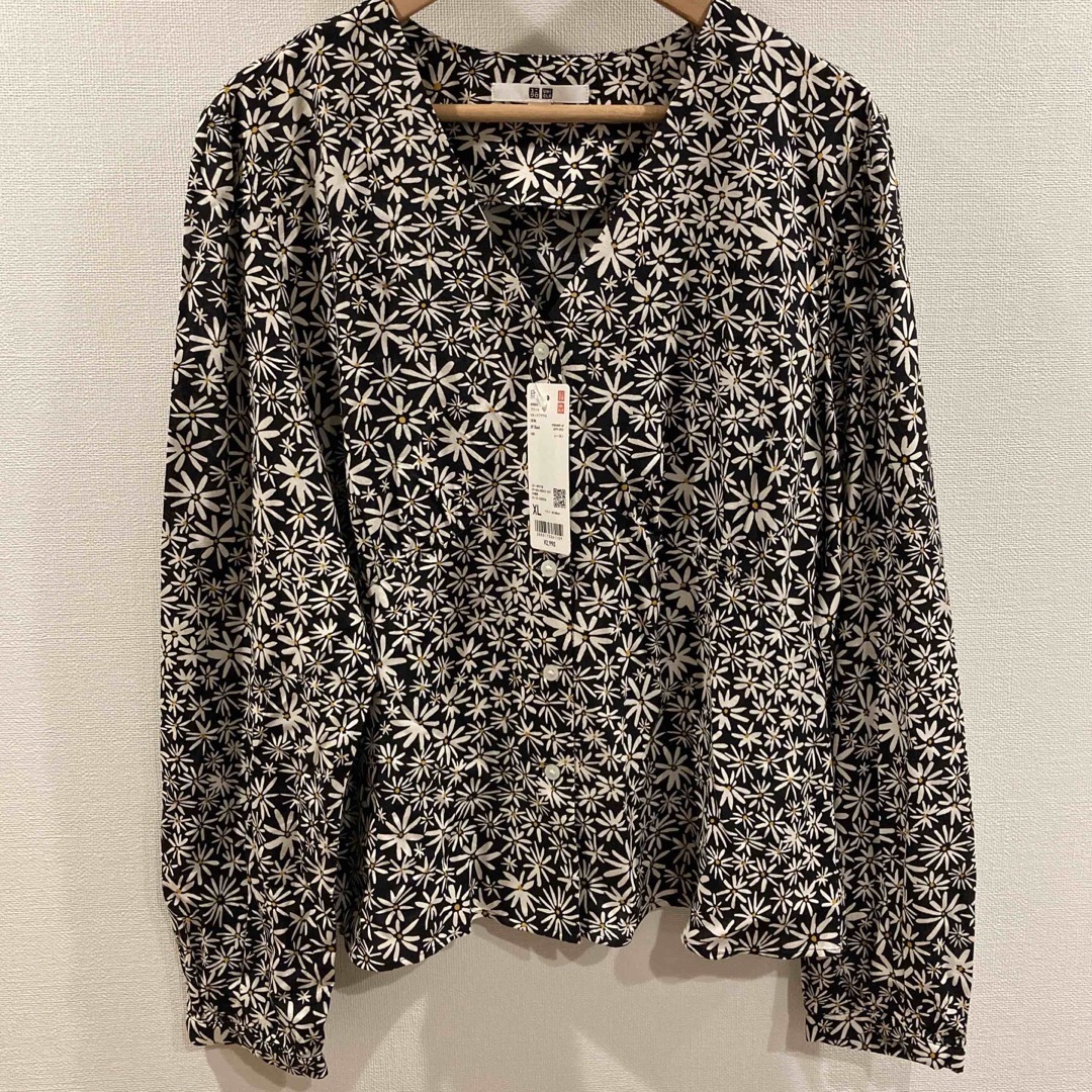 UNIQLO(ユニクロ)のユニクロ プリントVネックブラウス（長袖） レディースのトップス(シャツ/ブラウス(長袖/七分))の商品写真