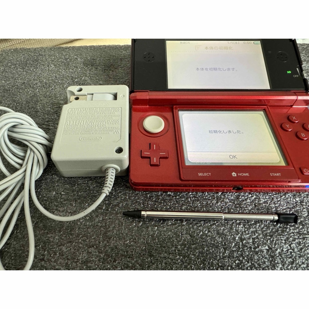 ニンテンドー3DS(ニンテンドー3DS)のNINTENDO 3DS METALLIC RED エンタメ/ホビーのゲームソフト/ゲーム機本体(携帯用ゲーム機本体)の商品写真