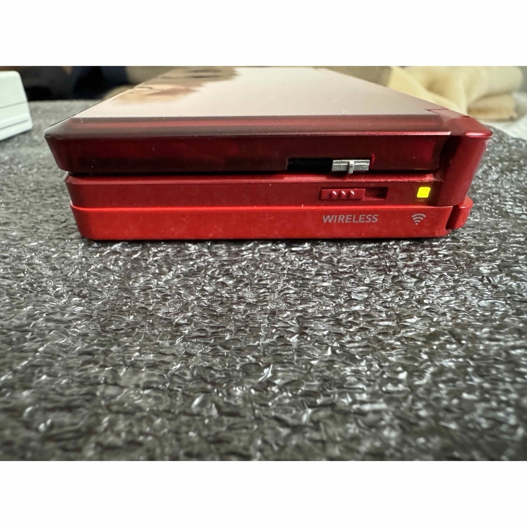 ニンテンドー3DS(ニンテンドー3DS)のNINTENDO 3DS METALLIC RED エンタメ/ホビーのゲームソフト/ゲーム機本体(携帯用ゲーム機本体)の商品写真