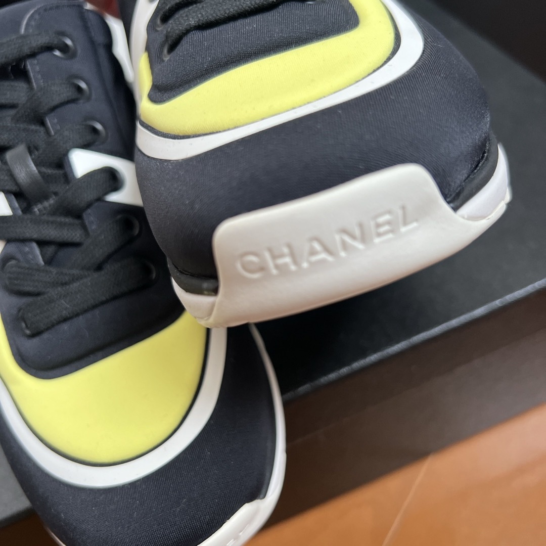 CHANEL(シャネル)のCHANEL シャネル　スニーカー　サイズ35 レディースの靴/シューズ(スニーカー)の商品写真