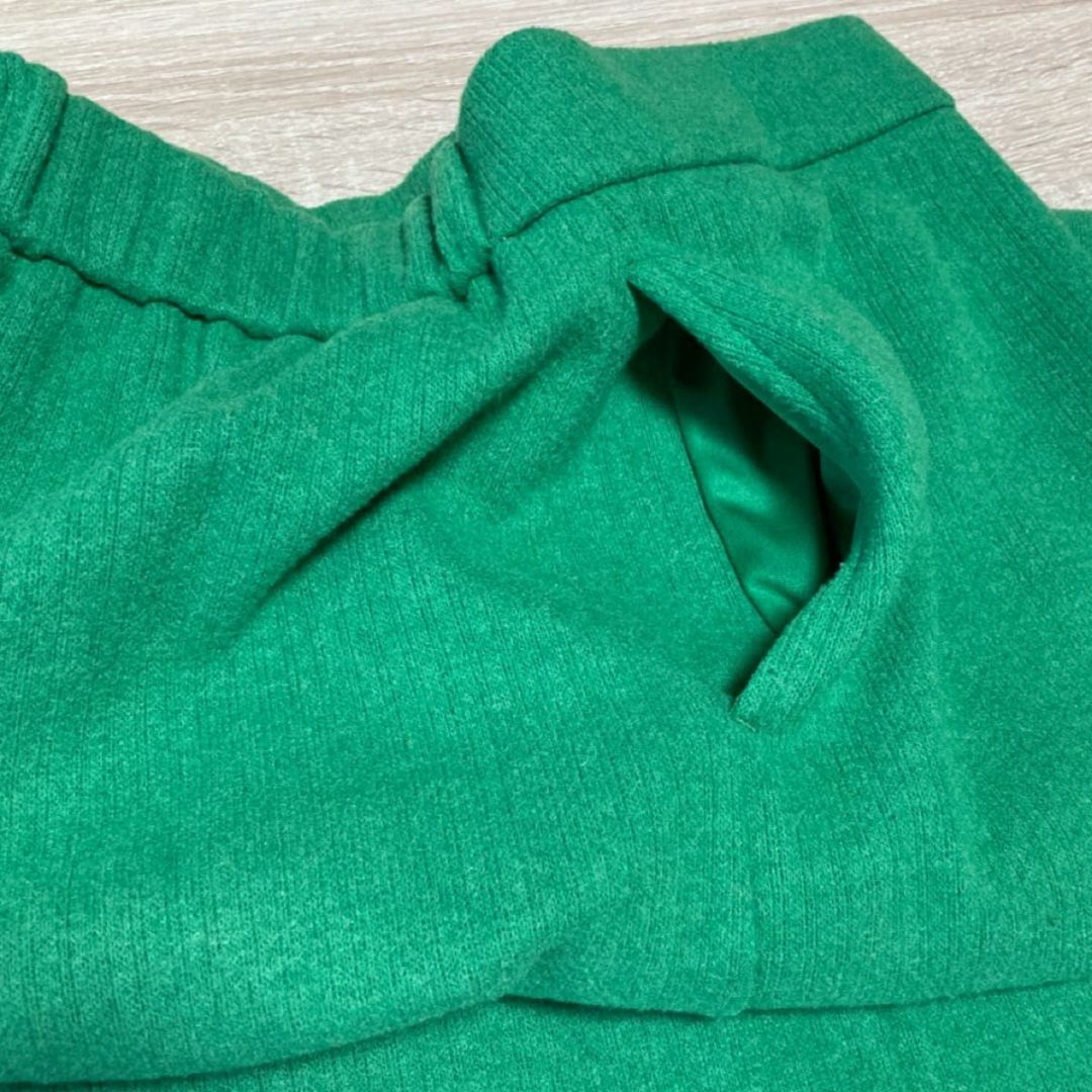 GU(ジーユー)の🌟【GU】ブラッシュドリブナローロングスカート　起毛素材　Lサイズ　グリーン レディースのスカート(ロングスカート)の商品写真
