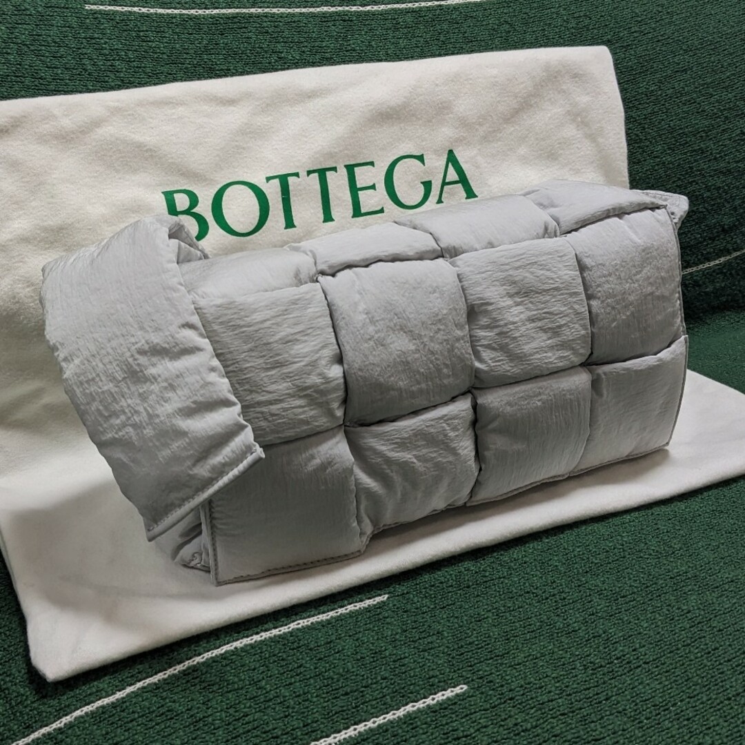 Bottega Veneta(ボッテガヴェネタ)のボッテガヴェネタ ザ パデッド テック カセット バッグ 新品 メンズのバッグ(ショルダーバッグ)の商品写真