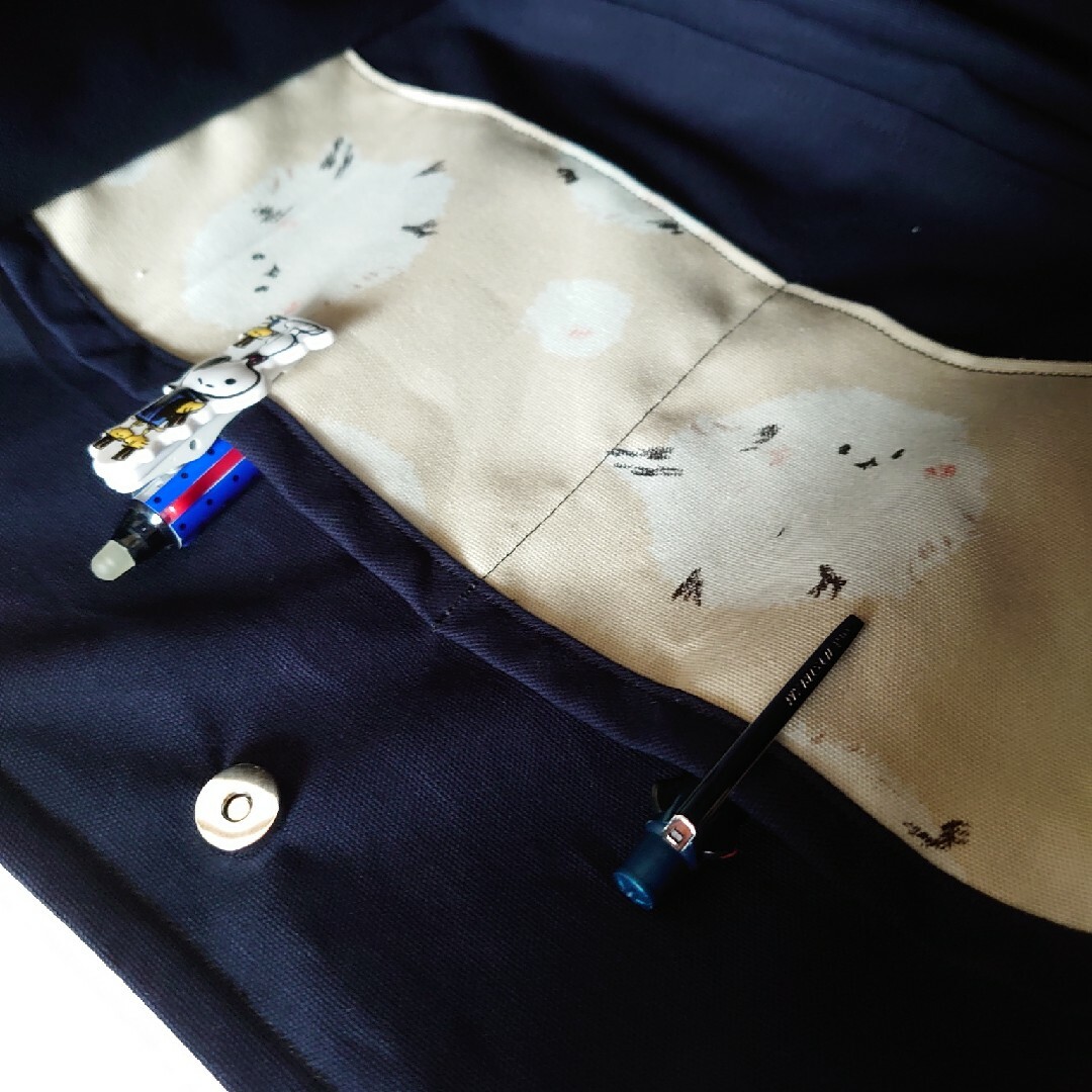 再販✧˖°ほっこりシマエナガ　サイドポケット　肩掛けトートバッグ　ハンドメイド ハンドメイドのファッション小物(バッグ)の商品写真