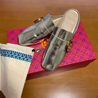 トリーバーチ(Tory Burch)のTORY BURCH　シャンパンゴールド　フラットミュール　5.5【新品】(ミュール)