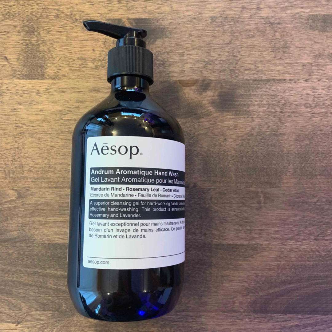 Aesop アンドラム アロマティック ハンドウォッシュ 500mL コスメ/美容のボディケア(ボディソープ/石鹸)の商品写真