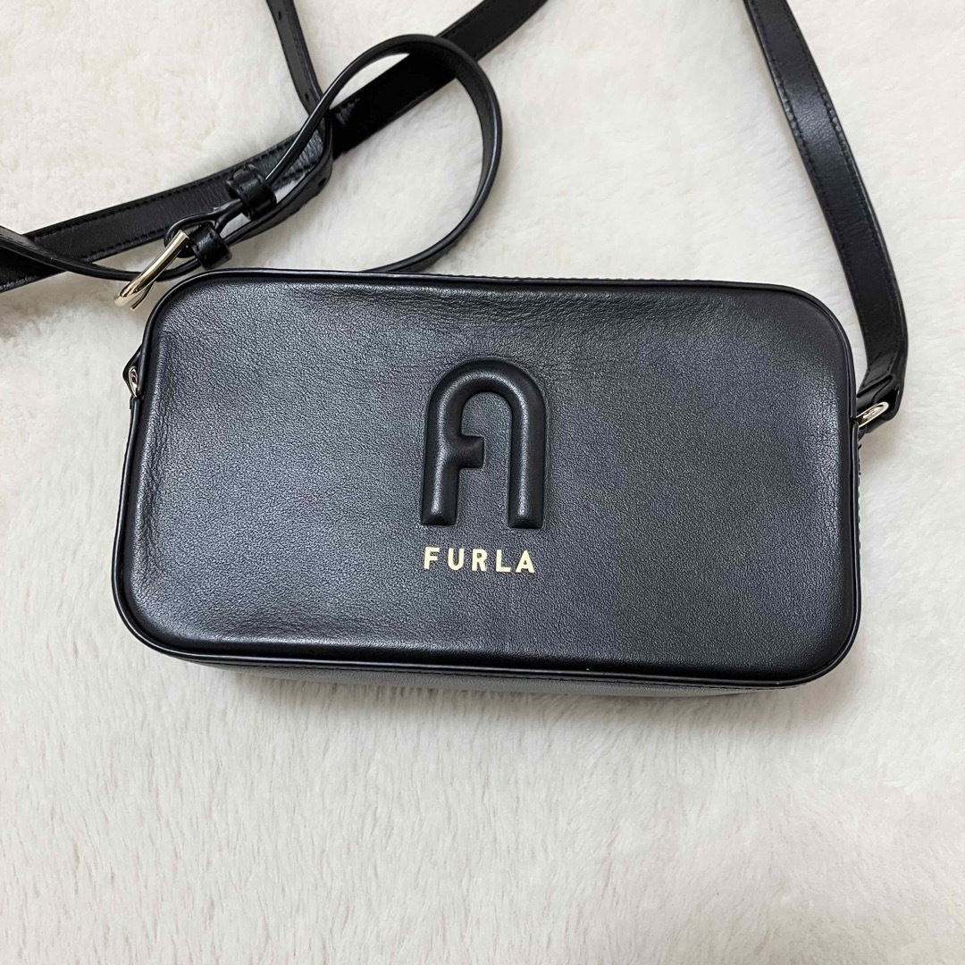 Furla(フルラ)の極美品 保存袋付 FURLA リタ カメラバッグ アーチ 現行ロゴ ショルダー レディースのバッグ(ショルダーバッグ)の商品写真