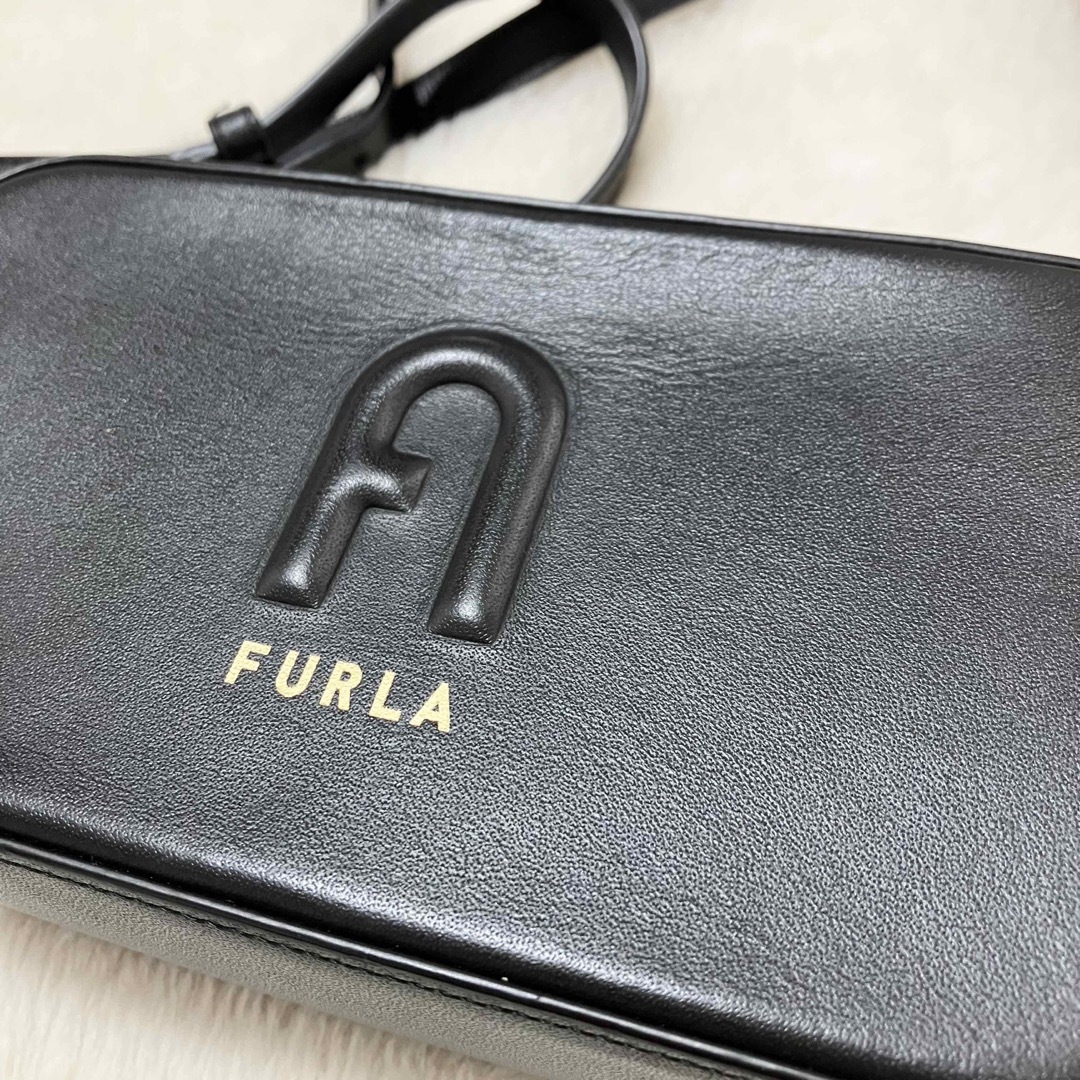 Furla(フルラ)の極美品 保存袋付 FURLA リタ カメラバッグ アーチ 現行ロゴ ショルダー レディースのバッグ(ショルダーバッグ)の商品写真