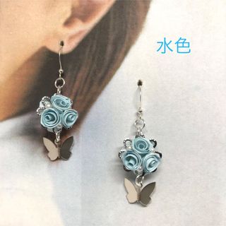 水色の薔薇のピアス☆ちょうちょ♪ハンドメイド☆ロザフィ(ピアス)