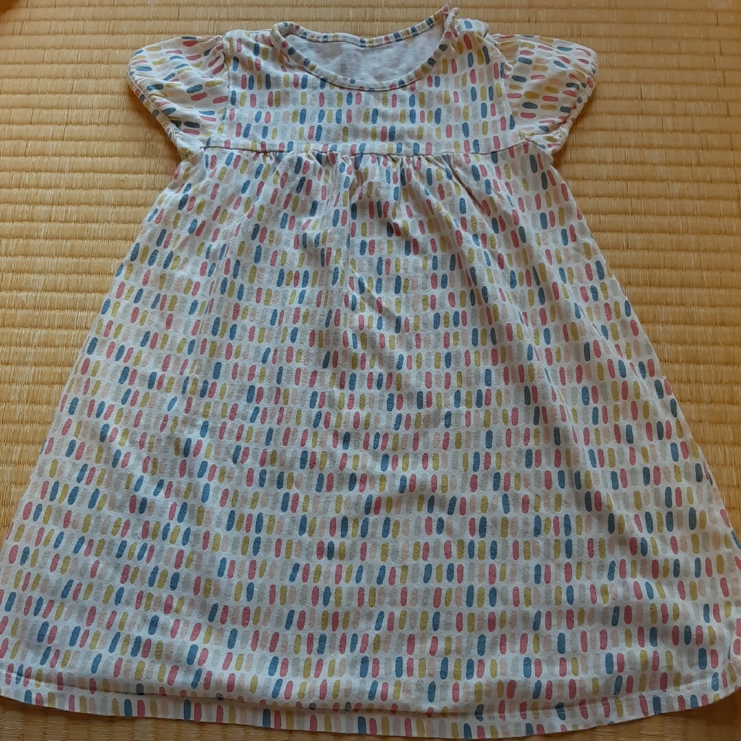 UNIQLO(ユニクロ)のユニクロ　半袖ワンピース100 キッズ/ベビー/マタニティのキッズ服女の子用(90cm~)(ワンピース)の商品写真