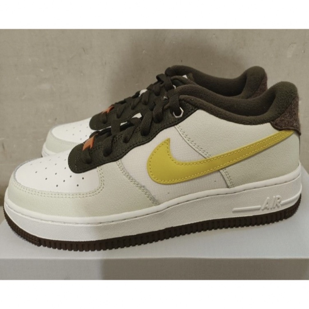 NIKE(ナイキ)の24cm【新品】限定モデル　NIKE GS AIR FORCE1 LV8 レディースの靴/シューズ(スニーカー)の商品写真