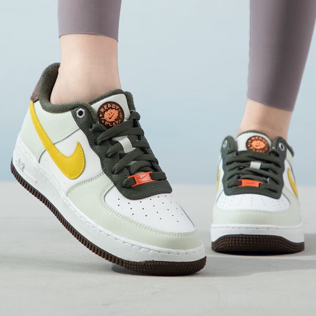 NIKE(ナイキ)の24cm【新品】限定モデル　NIKE GS AIR FORCE1 LV8 レディースの靴/シューズ(スニーカー)の商品写真