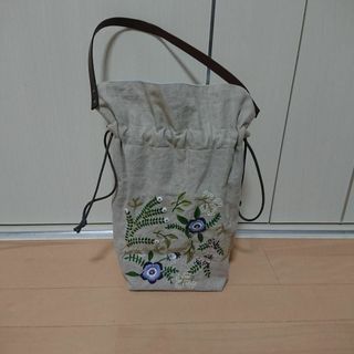 未使用　ハンドメイド　花　手刺繍　巾着 底敷きあり(その他)