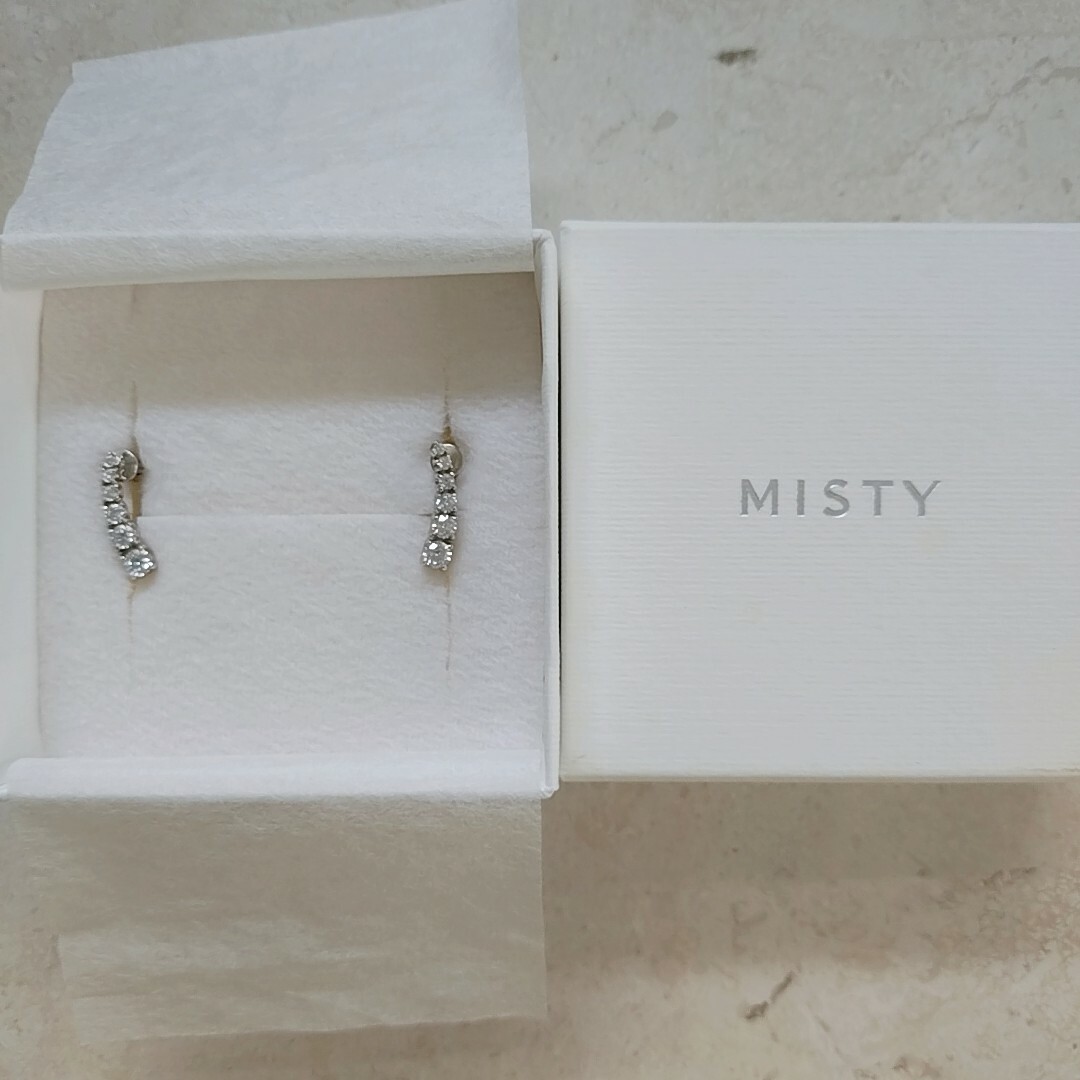 MISTY(ミスティ)の【未使用】MISTY ネジバネ式 イヤリング 真鍮×キュービックジルコニア レディースのアクセサリー(イヤリング)の商品写真