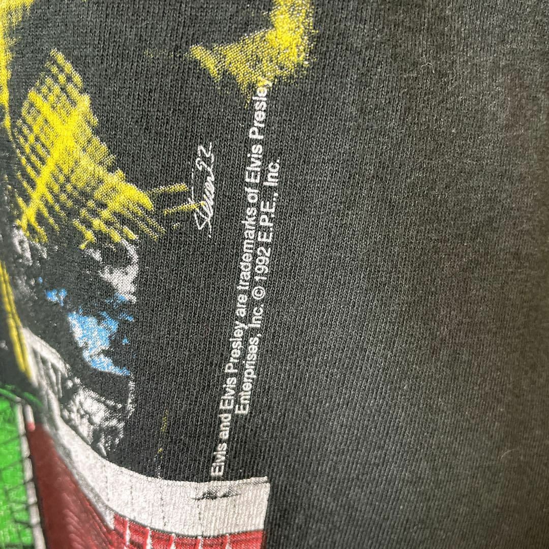 MUSIC TEE(ミュージックティー)のエルビスプレスリー　ミュージックＴ　サイズＬ　黒ブラック　半袖Ｔシャツメンズ古着 メンズのトップス(Tシャツ/カットソー(半袖/袖なし))の商品写真