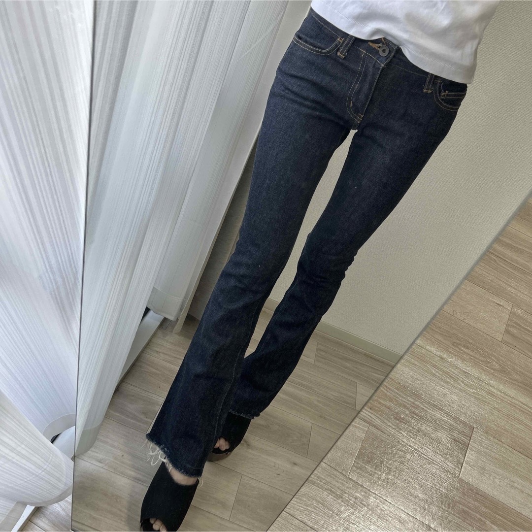 moussy(マウジー)のmoussy カットオフフレアデニムパンツ 26インチ SLY rienda レディースのパンツ(デニム/ジーンズ)の商品写真