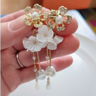 【ハンドメイド】百花繚乱〜フラワーデザインキャッチピアス〜(ピアス)