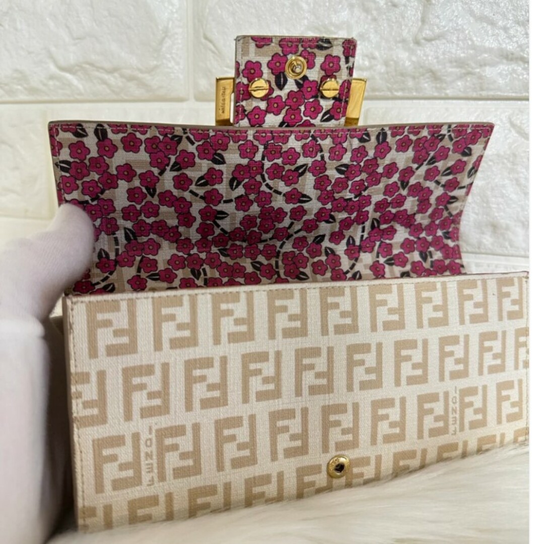 FENDI - 人気 フェンディ 二つ折り長財布 FFロゴ金具 ベージュ FENDI - 人気 フェンディ 二つ折り長財布 FFロゴ金具 ベージュ