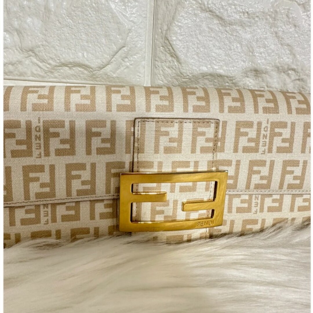 FENDI - 人気 フェンディ 二つ折り長財布 FFロゴ金具 ベージュ FENDI - 人気 フェンディ 二つ折り長財布 FFロゴ金具 ベージュ