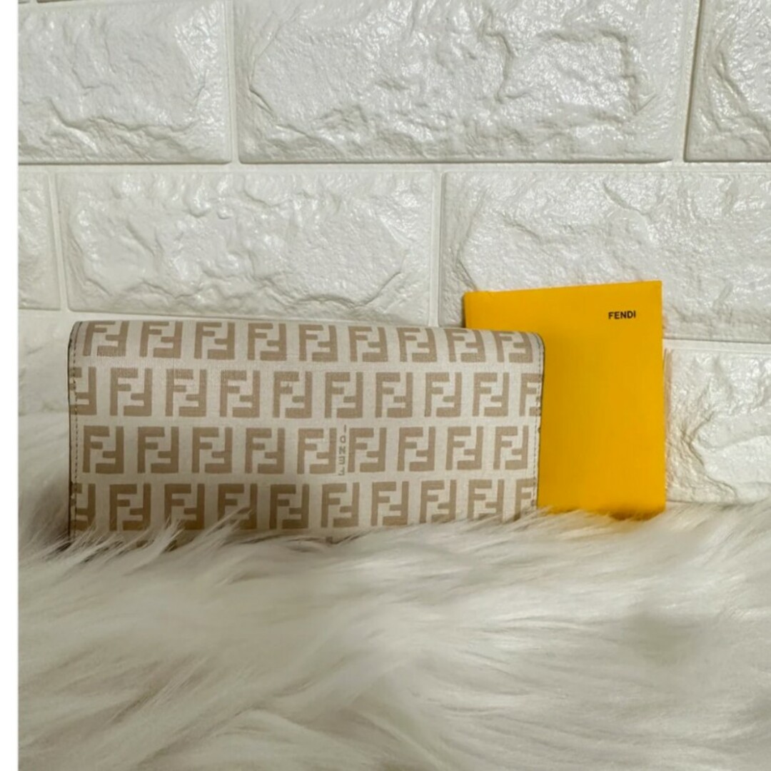 FENDI - 人気 フェンディ 二つ折り長財布 FFロゴ金具 ベージュ FENDI - 人気 フェンディ 二つ折り長財布 FFロゴ金具 ベージュ