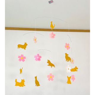 春のモビール❤︎ウェルシュコーギーと桜（尻尾あり）❤︎ ハンドメイド インテリア(犬)