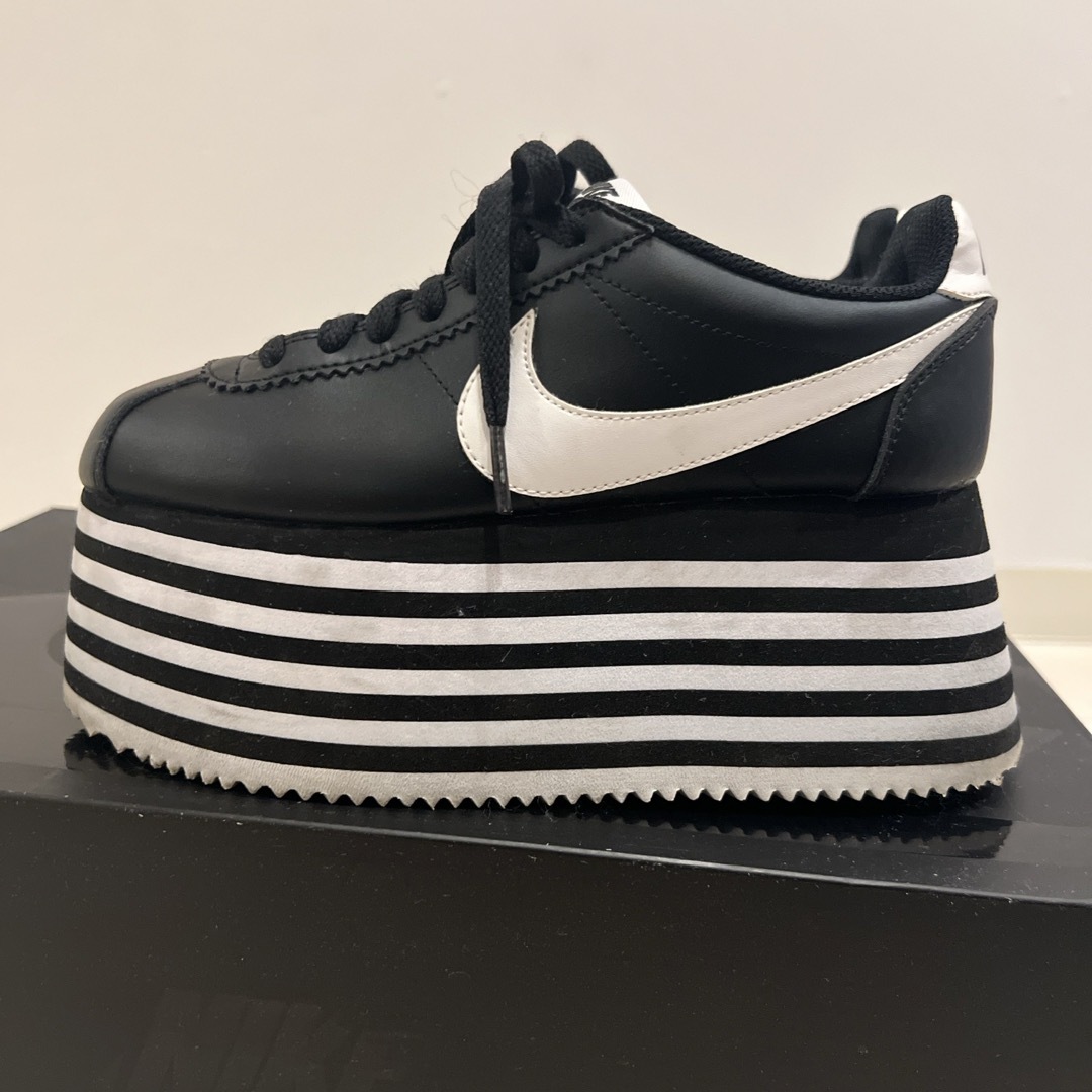 COMME des GARCONS(コムデギャルソン)のCOMME des GARCONS NIKE コルテッツ  23cm 黒 レディースの靴/シューズ(スニーカー)の商品写真