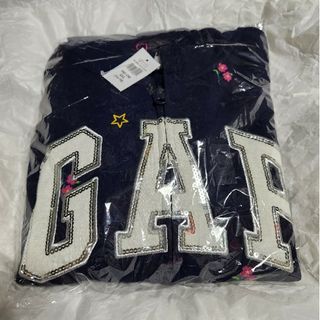 ギャップ(GAP)のGAP　ロゴ　パーカー　160㎝　新品タグ付き(ジャケット/上着)