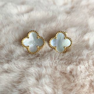 ●silver925 Flower ピアス ホワイトシェルG●金アレ対応(ピアス)