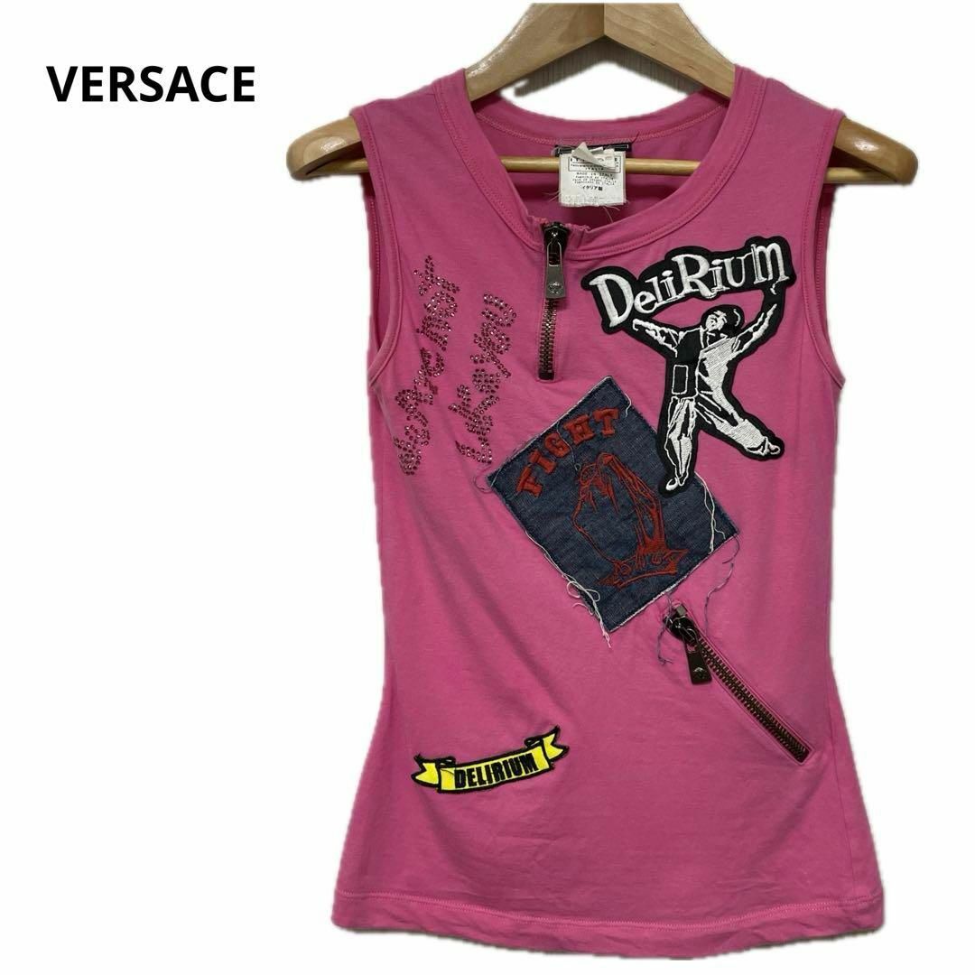 VERSACE(ヴェルサーチ)の希少 VERSACE ヴェルサーチェ ヴェルサーチ ノースリーブ XS レディースのトップス(Tシャツ(半袖/袖なし))の商品写真