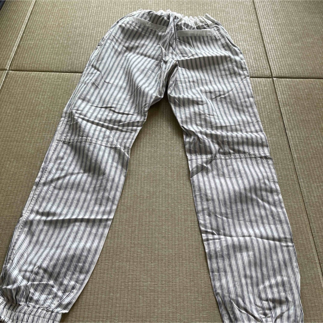 白青ストライプ　パンツ　ズボン　ウエストゴム紐付き レディースのパンツ(カジュアルパンツ)の商品写真